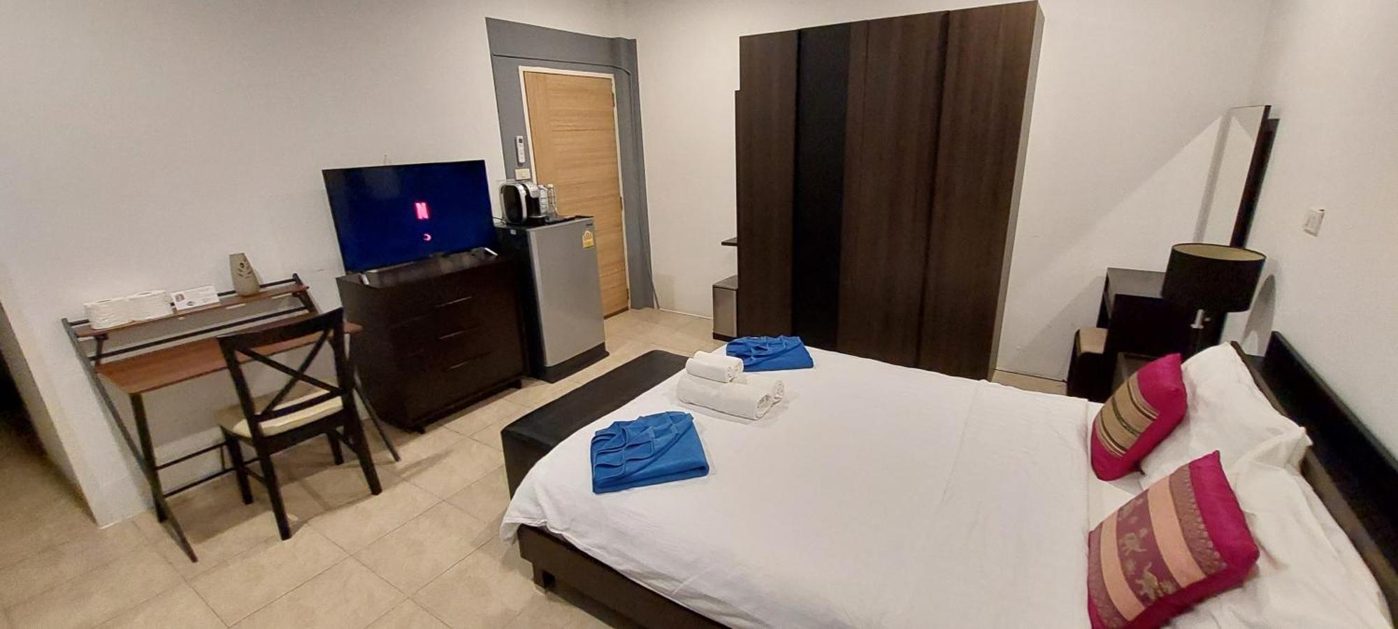 فندق كافي دي باريس Patong المظهر الخارجي الصورة