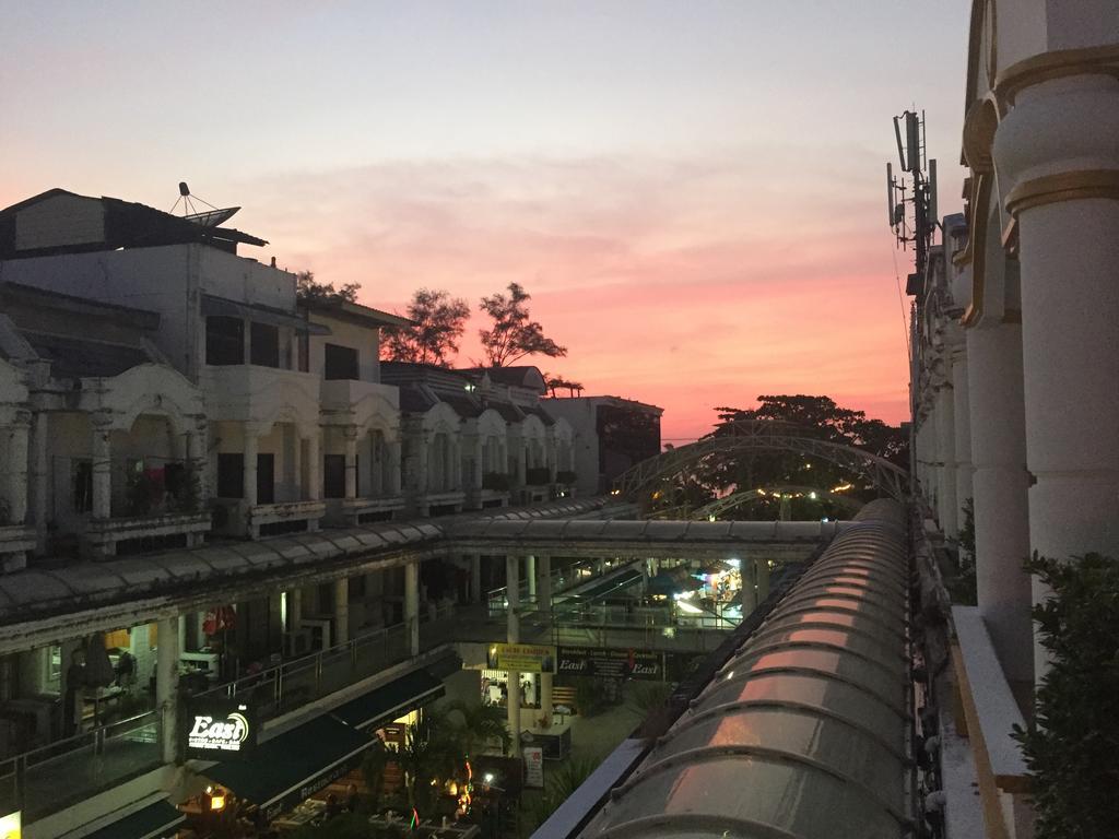 فندق كافي دي باريس Patong المظهر الخارجي الصورة