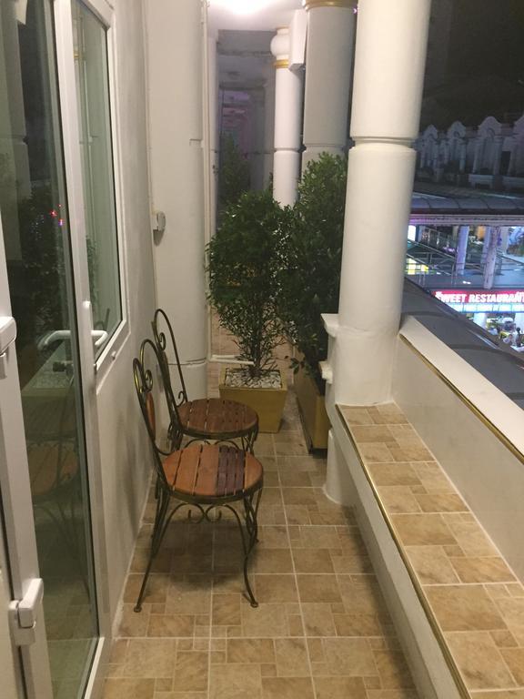 فندق كافي دي باريس Patong المظهر الخارجي الصورة